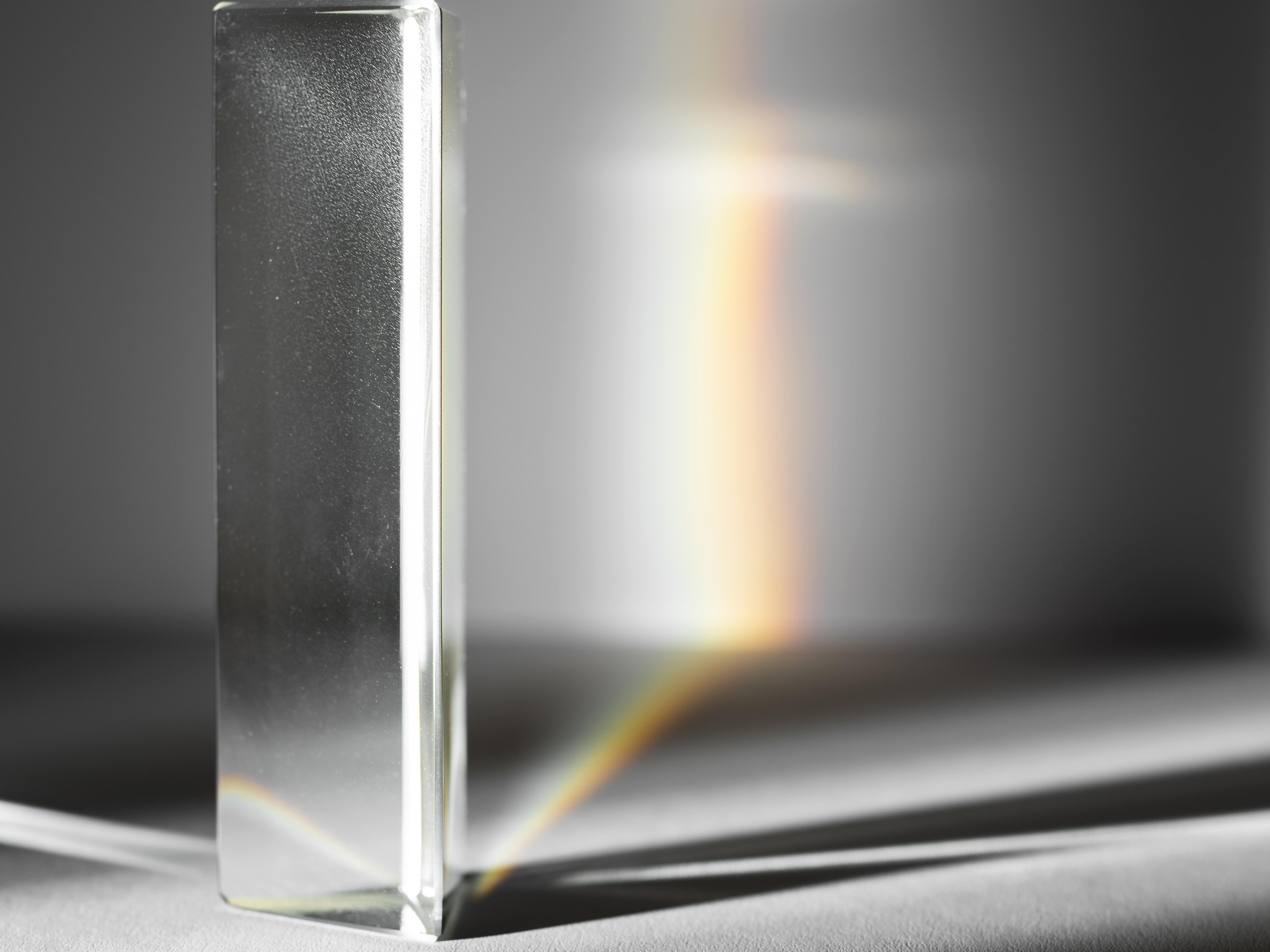 Темперированное стекло в светильниках: что это и почему оно безопаснее? Темперированное стекло в светильниках: что это и почему оно безопаснее?